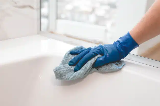 Housewife gloves washes bathroom