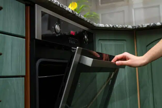 using-electric-oven-baking-cooking