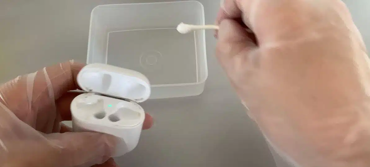 cleaning apple airpods case with cotton bud