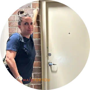 Maidforyou cleaner Hola knocking on customers door